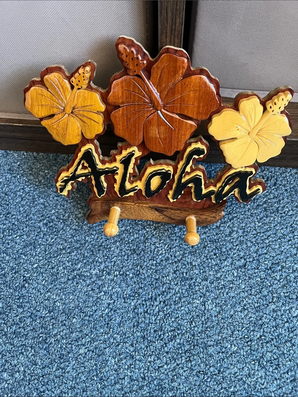 Wooden Aloha Wall Hook with Hibiscus Flowers - Yellow & Brown